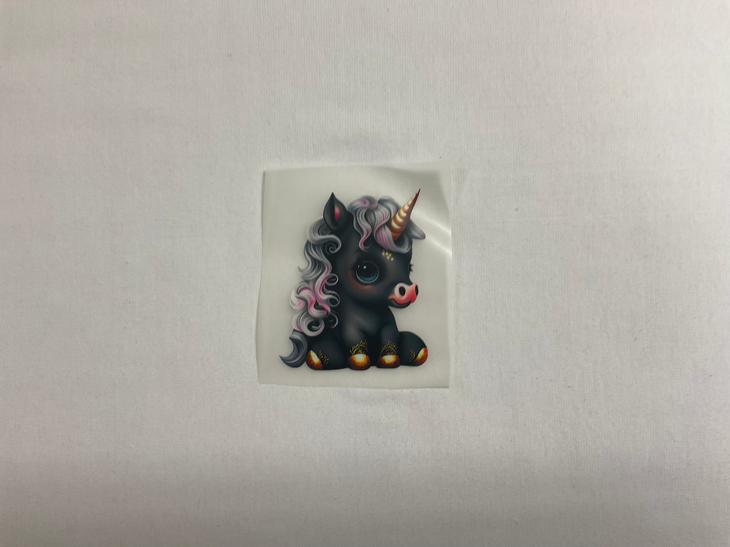 Bügelbild sitzendes Einhorn Schwarz, Gold 7cm x 8cm (Breite x Höhe )