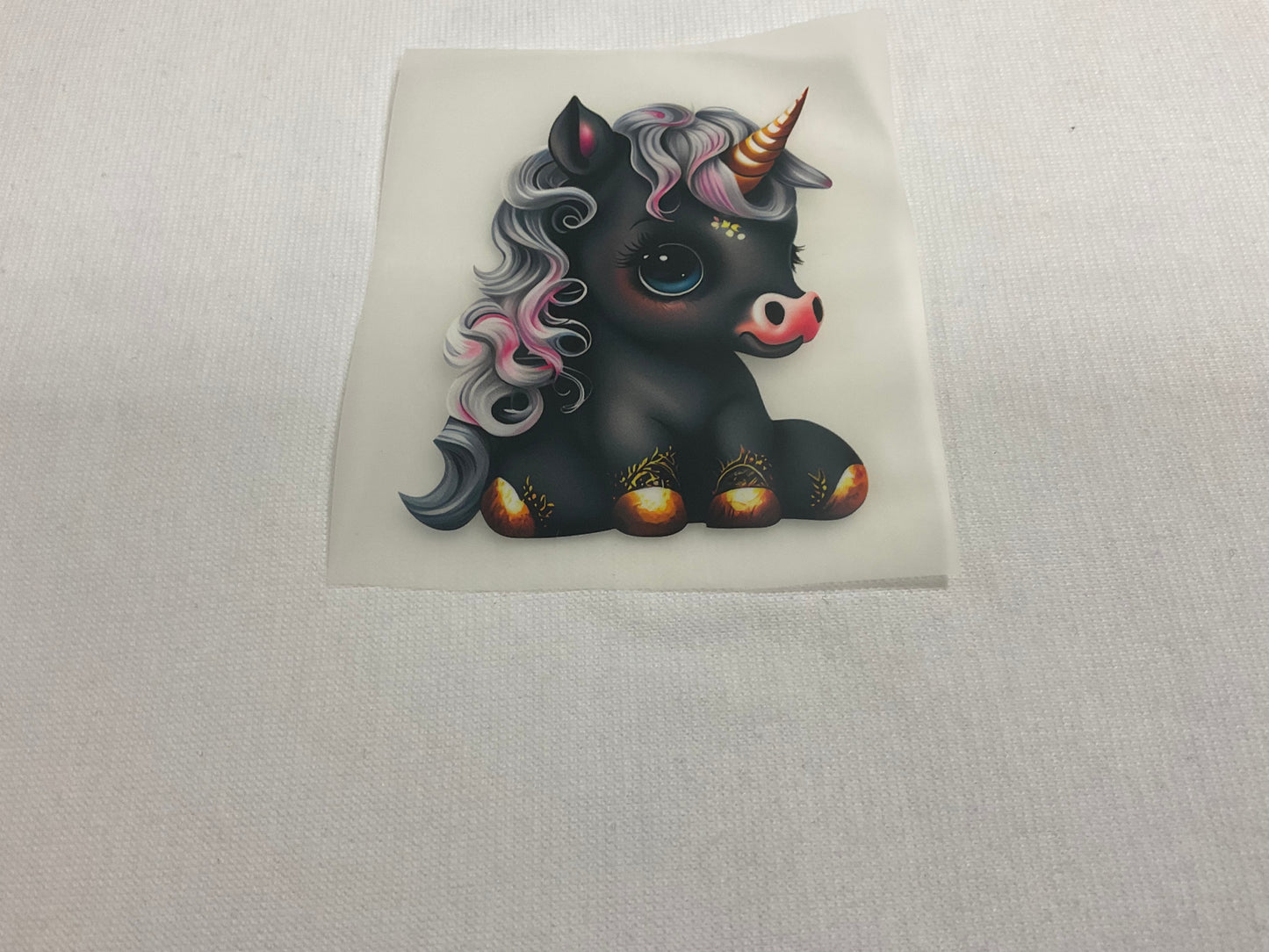 Bügelbild sitzendes Einhorn Schwarz, Gold 7cm x 8cm (Breite x Höhe )